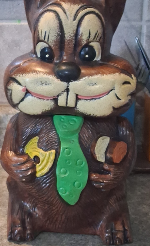 Twin Winton style chipmunk or groundhog cookie jar from the 1950s–1960s.