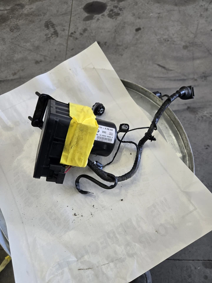 2004 BMW 325ci Abs Control Unit Complete - Image 3 of 3