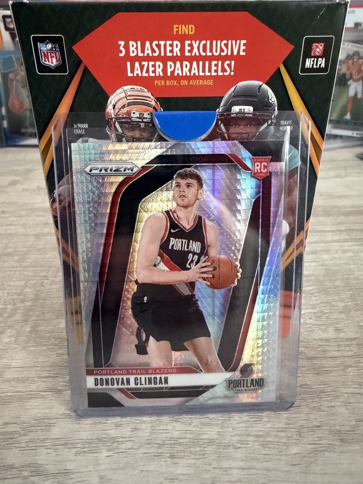 2024-25 Panini Prizm - Donovan Clingan #221 Hyper Prizm (RC)