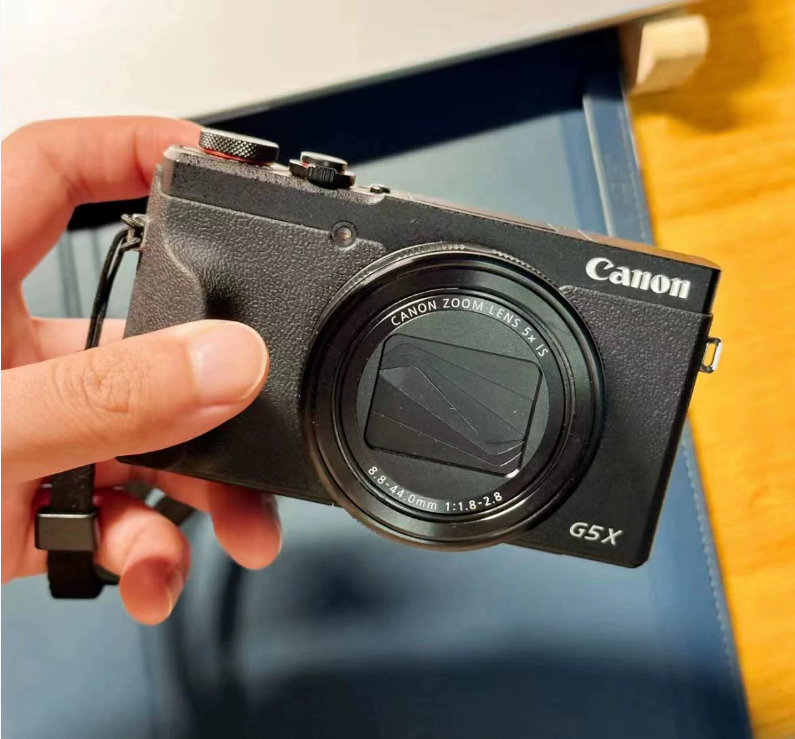 Canon PowerShot G5X Mark II 20.1MP 5x Optical Zoom Large Aperture