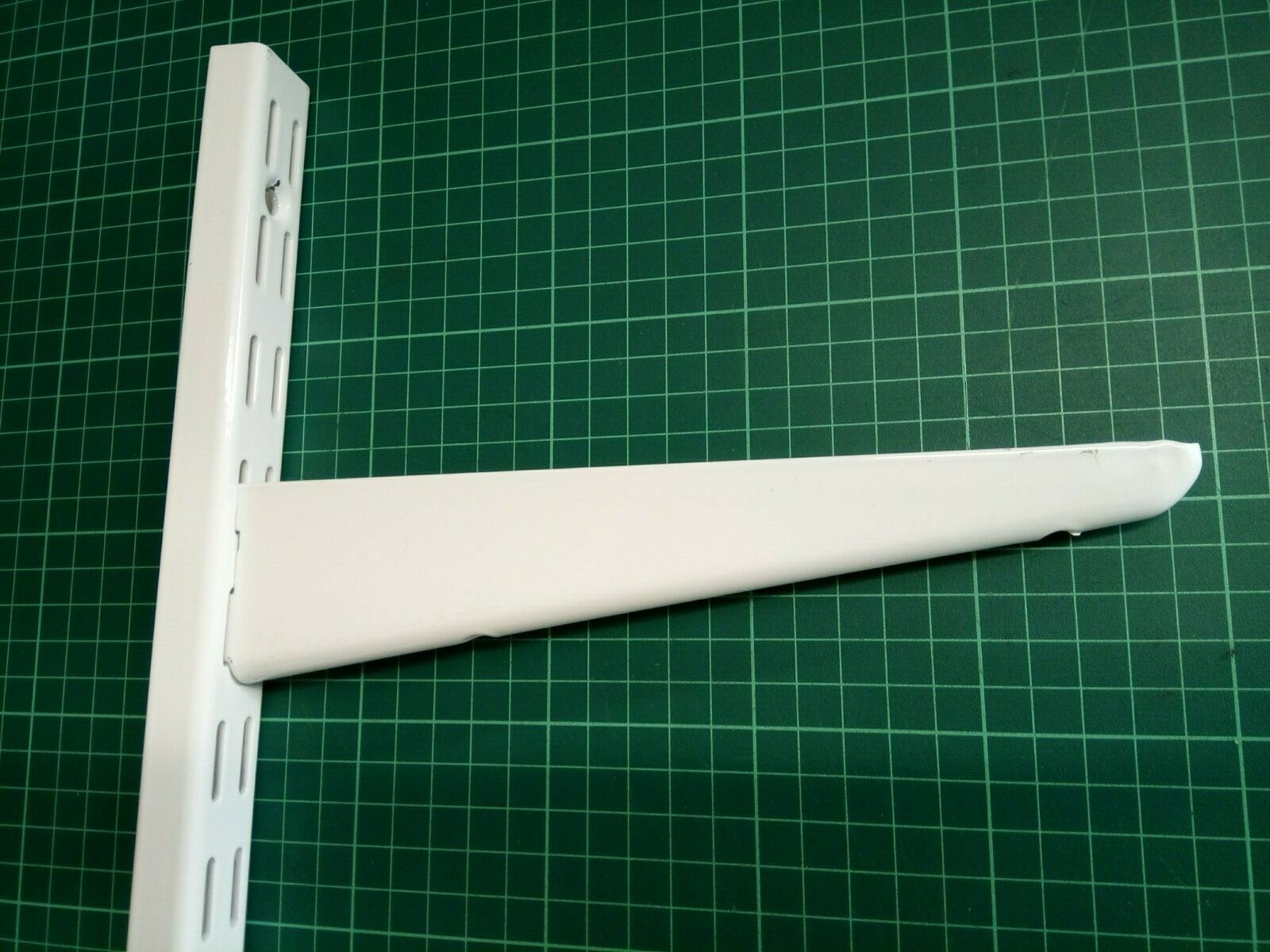 Spur style Double Slot HeavyDuty Shelving Brackets / Uprights White