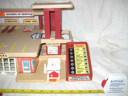 Matchbox Sounds of Service Station with Pumps, Ramp, Lifts, etc., Sounds Works - Picture 4 of 12