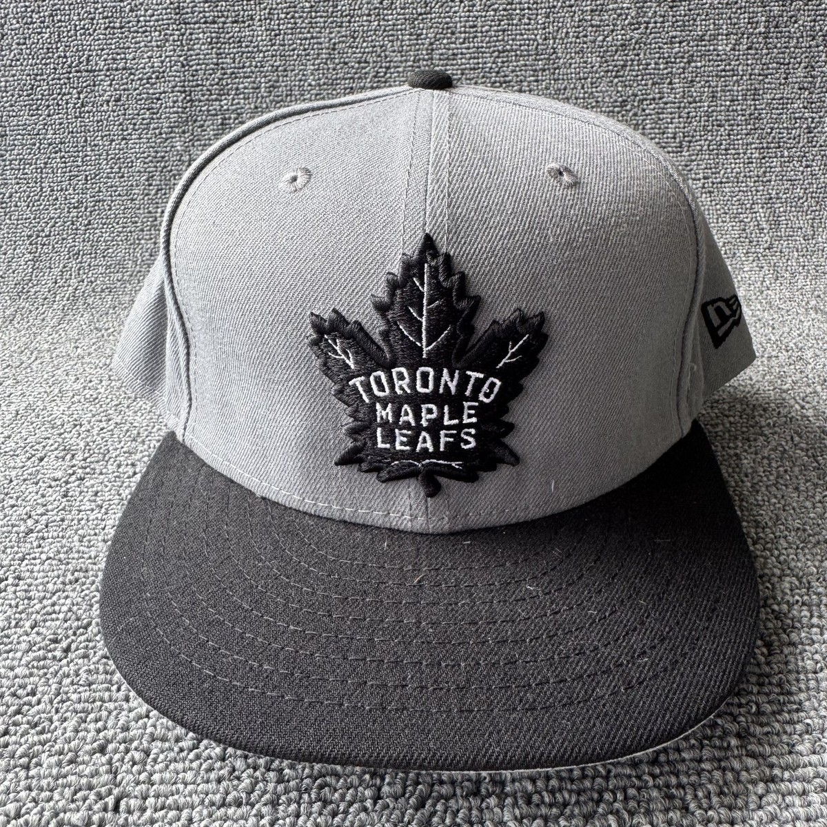 New Era Toronto Maple Leafs 59FIFTY Fitted Grey Black Size 8 Hat