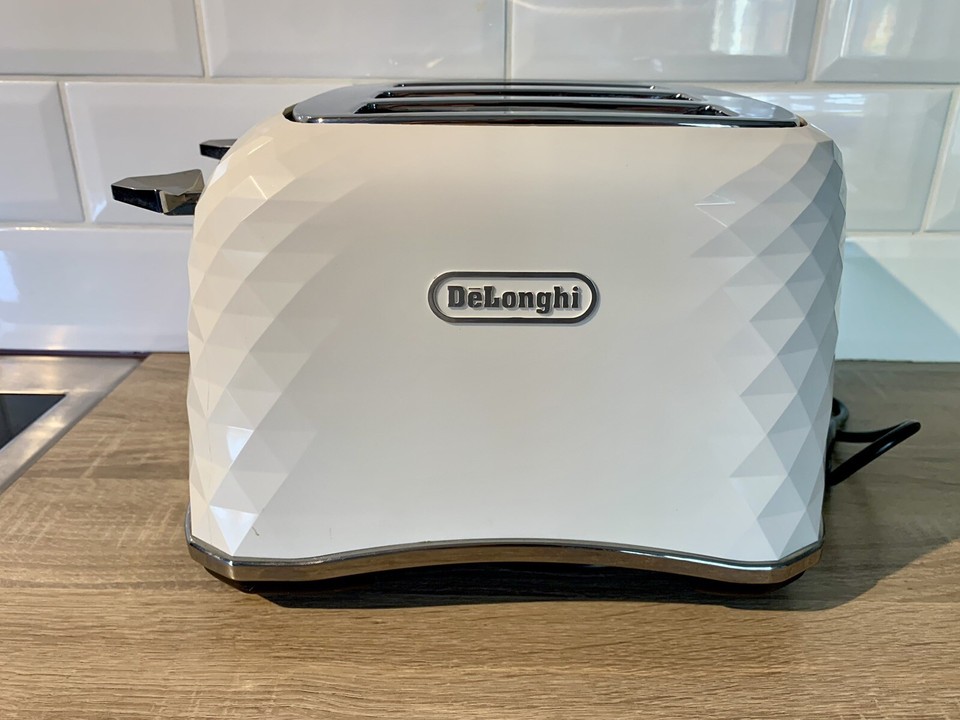 De'Longhi CTJ4003W 4 Slice Toaster 1800W Brillante with Defrost