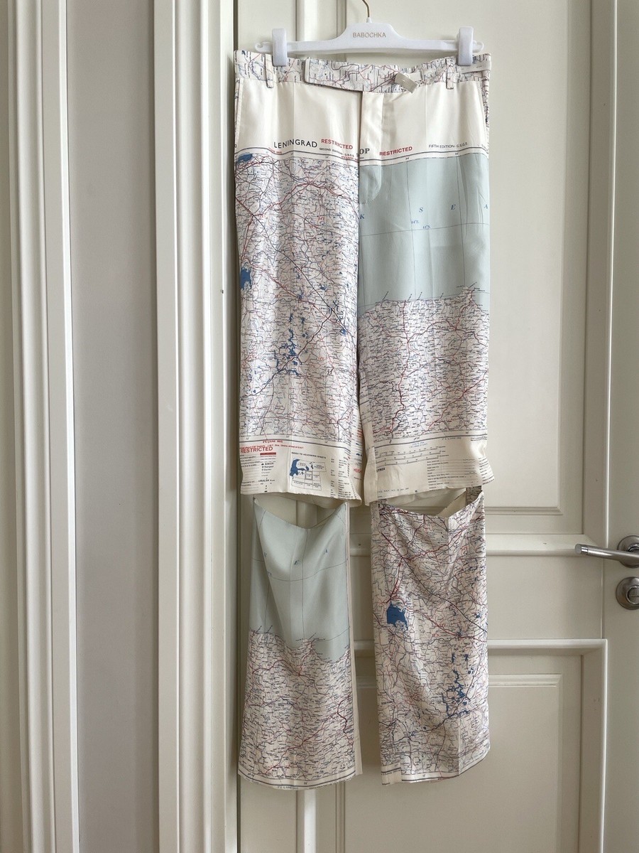 CELINE セリーヌ パンツ(その他) 紺x白(ドット) 4601825Y0117 Celine Map Print Silk Pants FALL 2017 collection, Size 36 FR