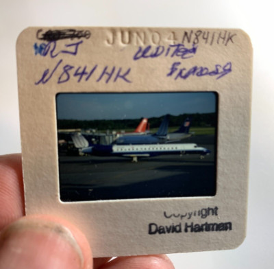 UNITED EXPRESS fly 35mm SLIDE plane COMMERCIAL AIRLINE aircraft #424