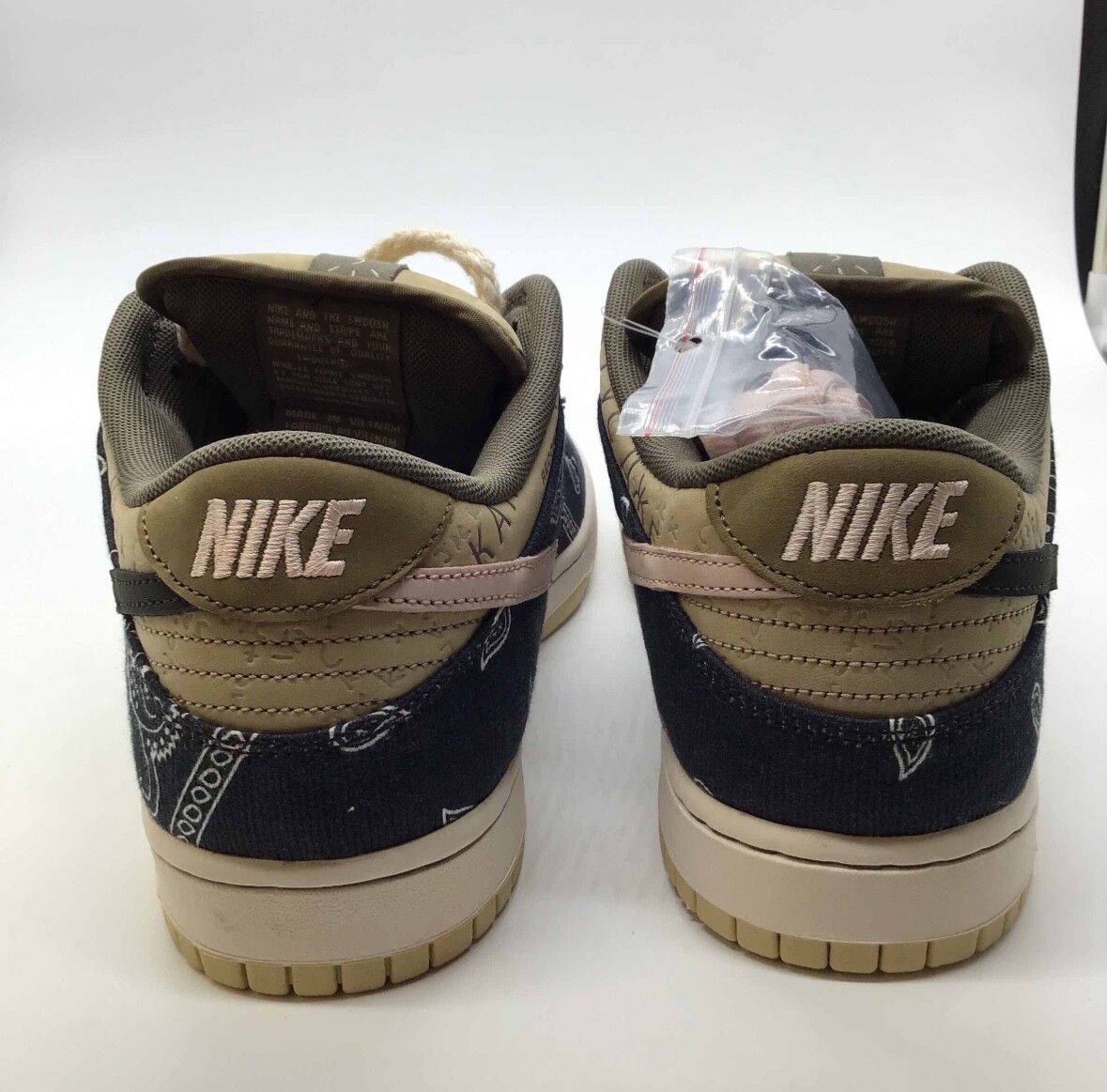 Size 10.5 - Nike Dunk Low Premium QS SB x Travis Scott Size 10.5 - Nike Dunk Low Premium QS SB x Travis Scott