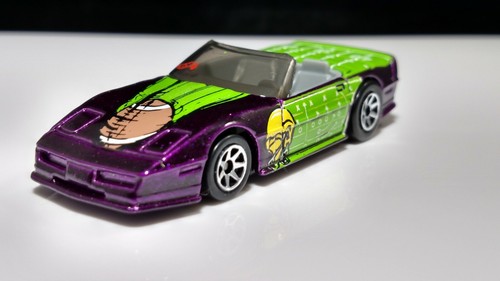 1988 CHEVY CORVETTE CONVERTIBLE FOOTBALL 1:64 SCALE DIECAST COLLECTOR MODEL CAR - Picture 6 of 6