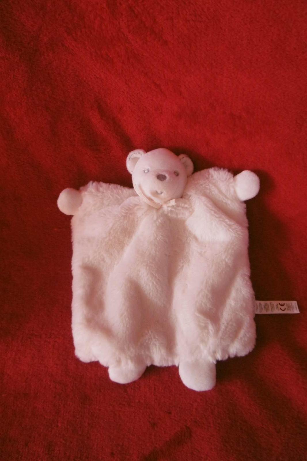 Doudou plat Kaloo Lapin Perle blanc et gris en fourrure douce pour bébé