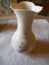 Donegal Parian China MILLENIUM VASE ROSENSCHLIFF 20cm hoch NEU OHNE BOX