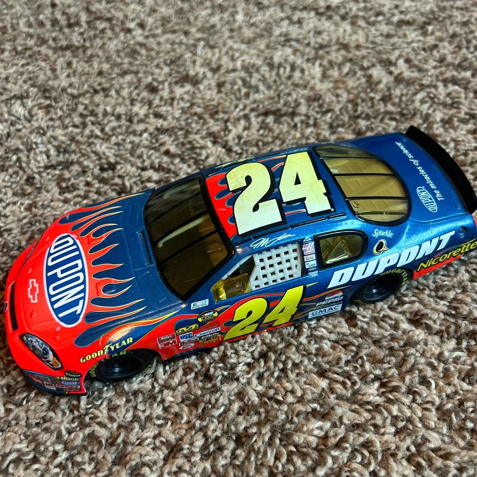 2006 Motorsports Authentics 1/24 Jeff Gordon DuPont California NASCAR - Image 3 of 4