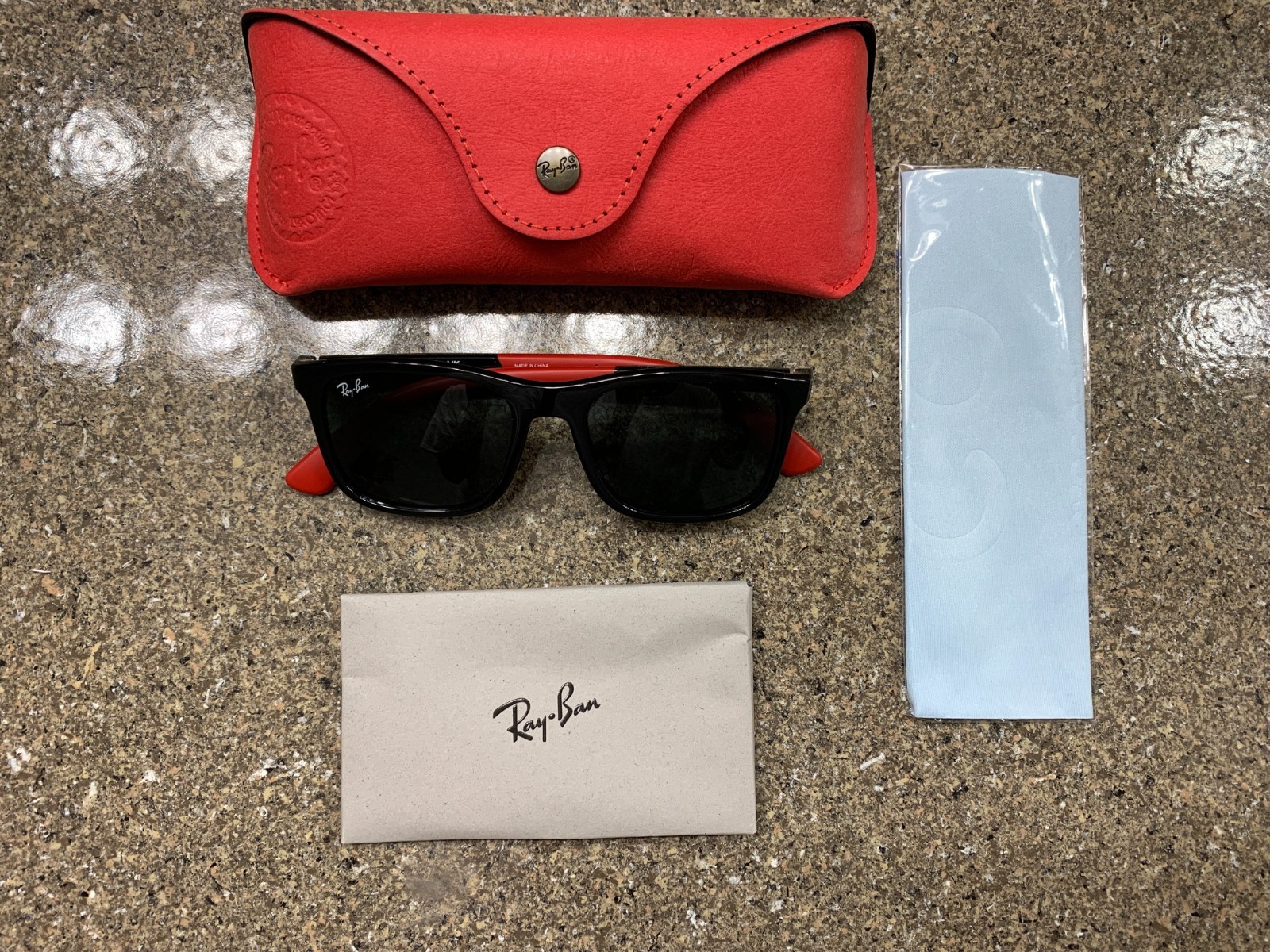 Kids/Junior Ray-Ban Sunglasses (RJ9084S )