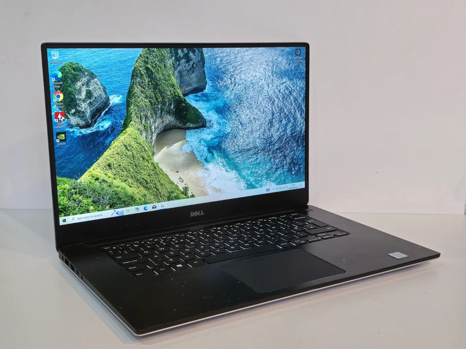 Dell XPS 15 9560 15.6" Laptop i7-7700HQ, GTX 1050, 8GB, 256GB SSD Windows 10 Pro - Image 2 of 4