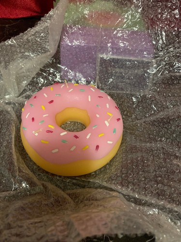 SEALED NEW Sunnylife Donut Candle 3 Wick Scented Cinnamon Biscuit 15 Hr. Burn - Picture 5 of 8