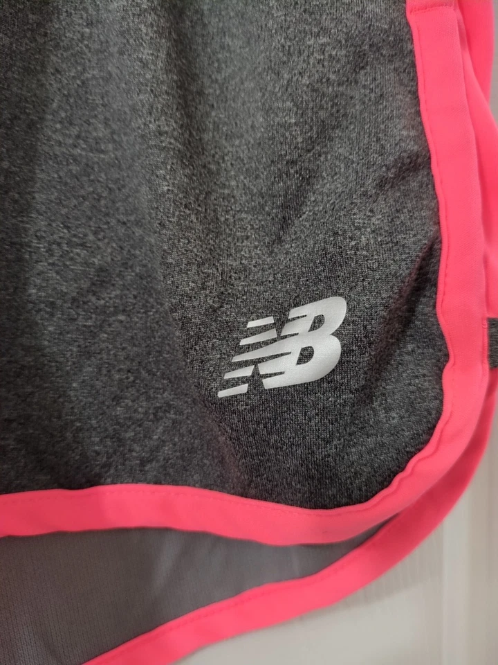 Pantalones Cortos de Atletismo New Balance Gris/Rosa Para Mujer Bolsillos Talla XL Foto 2 de 4