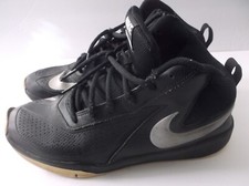 Nike Team Hustle D7 Boys Size 7Y US Black w/Silver Swoosh 