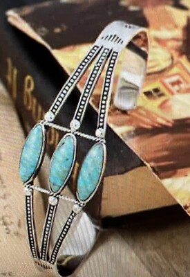 Natural Kingman Turquoise Cuff Bracelet in Sterling Silver (7.00 In) 12.00 ctw