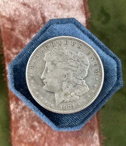 1921 P Morgan Silver Dollar - Philadelphia Mint (No Mint Mark) - 90% Circulated