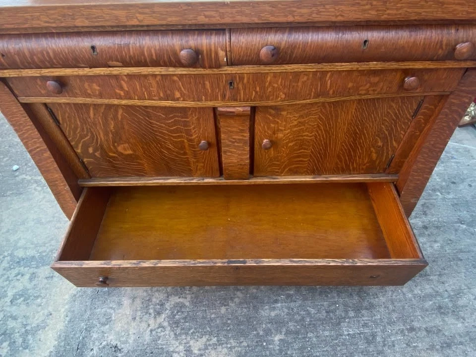 Beautiful Antique Tiger Oak Solid Wood Sideboard / Buffet Cabinet W/Scroll Feet - Image 2 of 4
