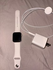 Apple Watch SE 2nd Gen. 40mm Aluminum Case with S/M Sport Band - Starlight GPS