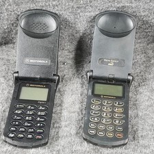 VINTAGE MOTOROLA StarTAC COLLECTIBLE FLIP PHONE, w BATT - CHARGER RETRO UNTESTED