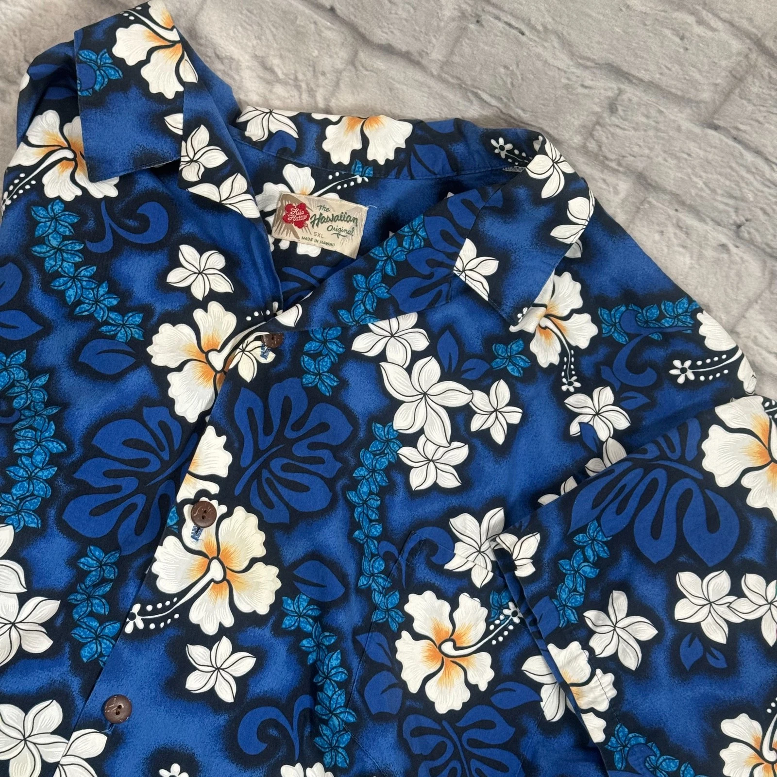 Hilo Hattie 5XL Men's Hawaiian Shirt Hibiscus Flowers Coconut Buttons Aloha
Opens in a new window or
