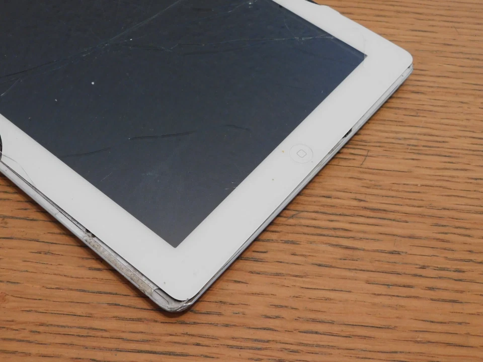 HORS SERVICE APPLE A1458 ipad POUR PIECES ecran cassé - Photo 4/4