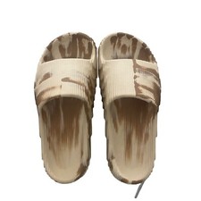 Unisex Beige And Brown Slippers. Size 8
