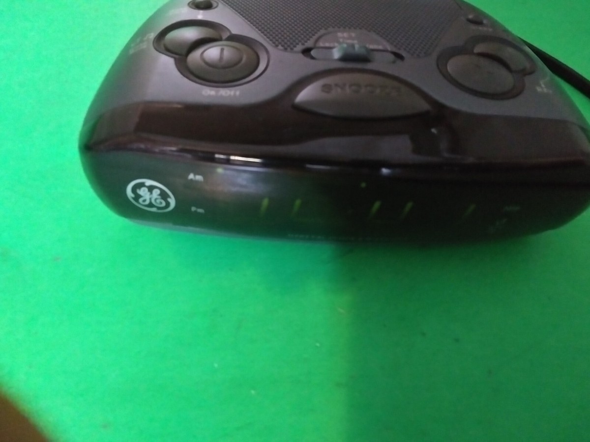GE AM/FM Clock Radio Alarm Digital Clock and Wake Set Model # 7