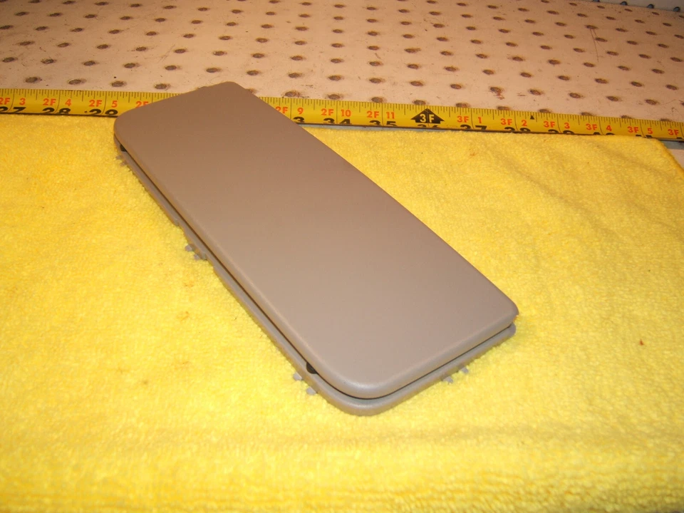 Volvo V50 2007 Parasol iluminado L o luz derecha GRIS espejo OEM 1 cubierta solamente Foto 4 de 4