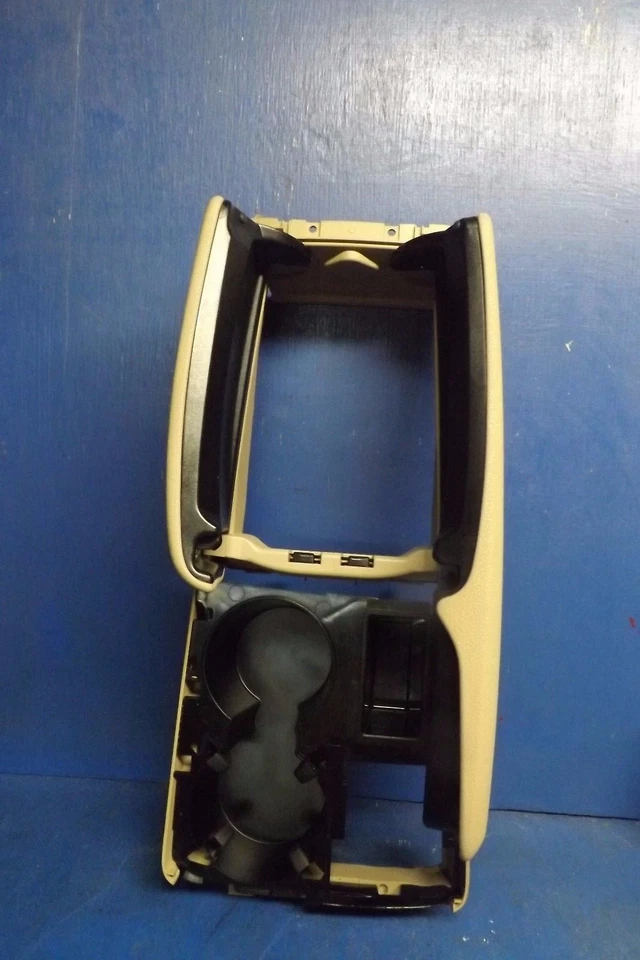 08 09 10 11 Reposabrazos Mercedes Benz C350, portavasos bronceado OEM FF611 20468019397L27 Foto 2 de 4