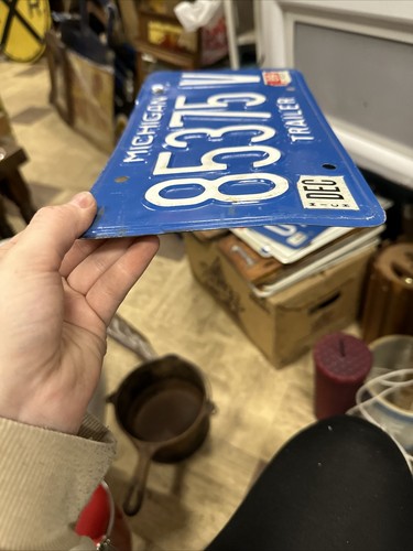 1980s Michigan Trailer License Plate 85375 V - Picture 9 of 19