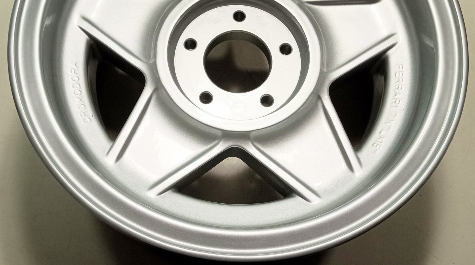 Ferrari 365 GTB/4 Daytona Wheel Rim_7 1/2"X15"_Cromordora_GENUINE