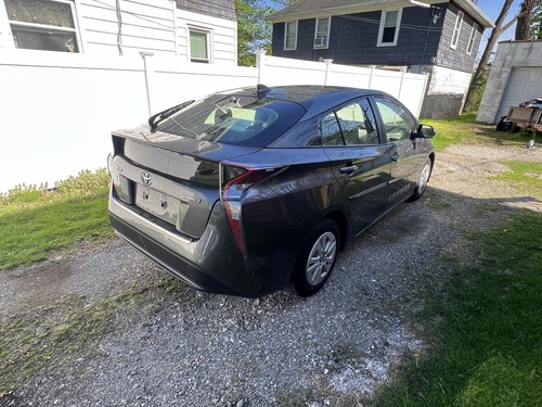 2016 Toyota Prius - Picture 4 of 16