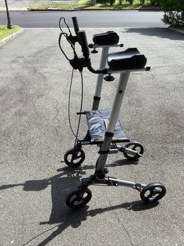 OasisSpace Lightweight Upright Walker- Stand up Rollator Walker