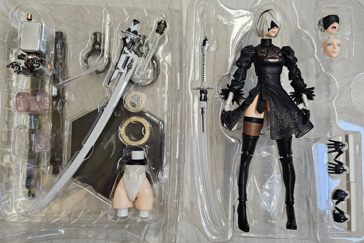 USED Square Enix Nier Automata - 2B Deluxe Play Arts Kai Action