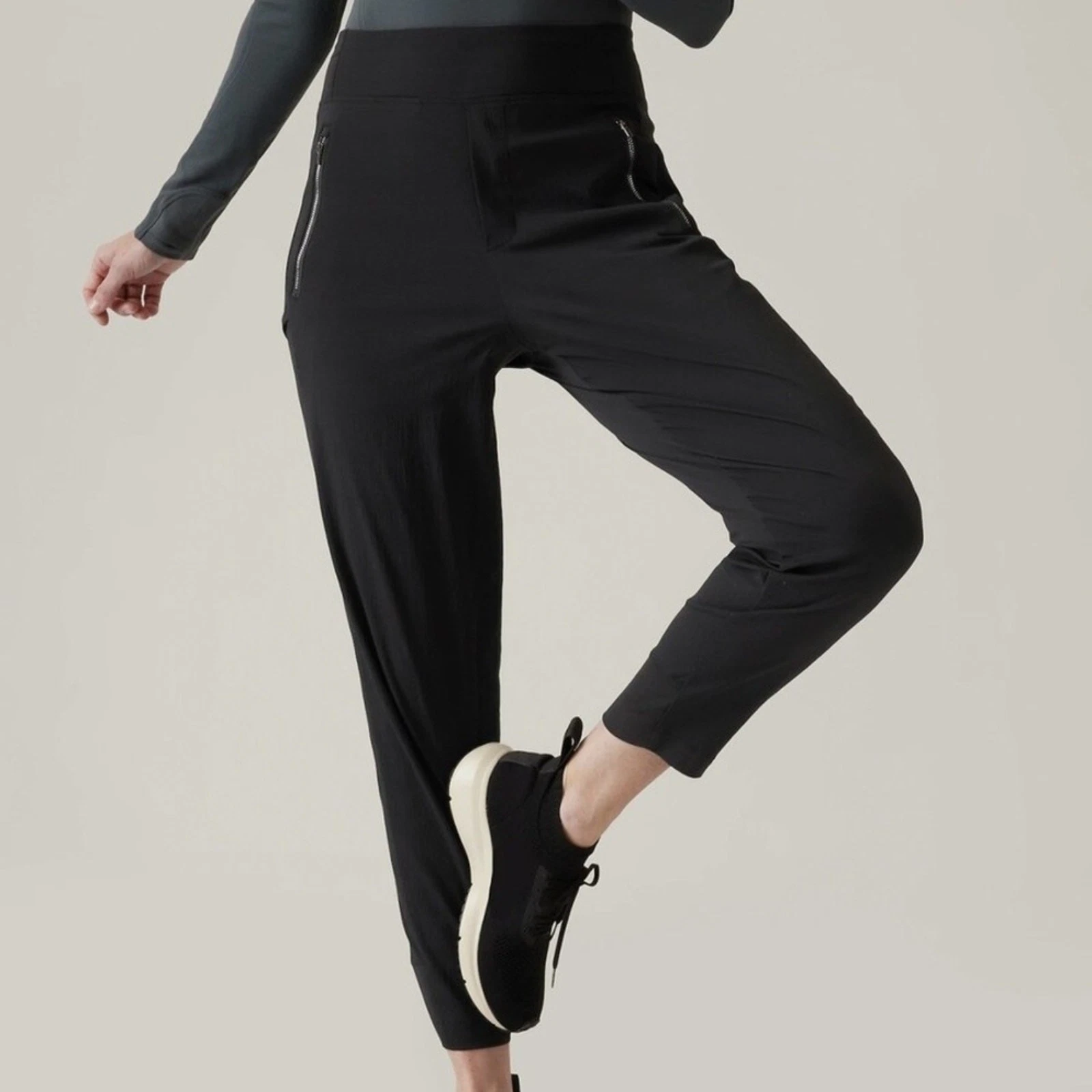 Athelta Size 14 Trekkie North High Rise Joggers Black
