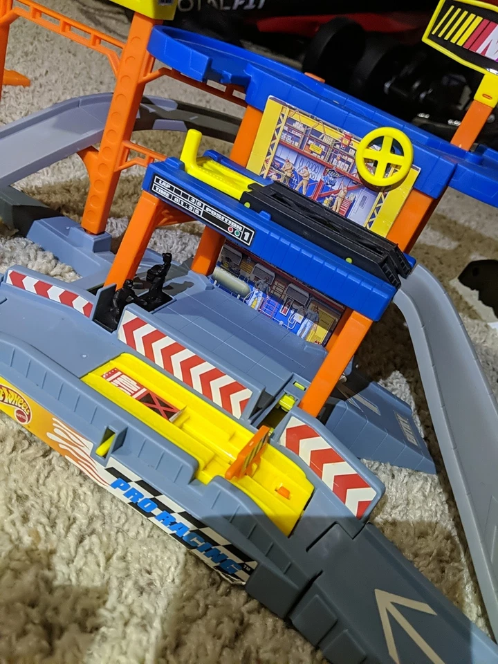 Gran Lote de Ruedas Carreteras y Pistas, Highway Chase Pay Peaje Lavado de Coches Pista de Carreras Foto 4 de 4