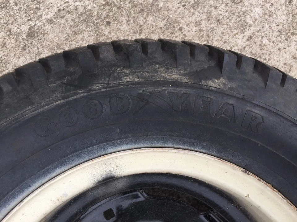 Allis Chalmers 620 720 Simplicity 9020 4041 4040 Rear Wheels With Tires 29x12-15 - Image 2 of 4