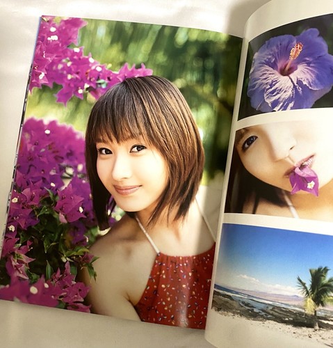 Morning Musume Miki Fujimoto Alohalo! Photo Book Kadokawa Japan Idol Girl - Picture 3 of 11
