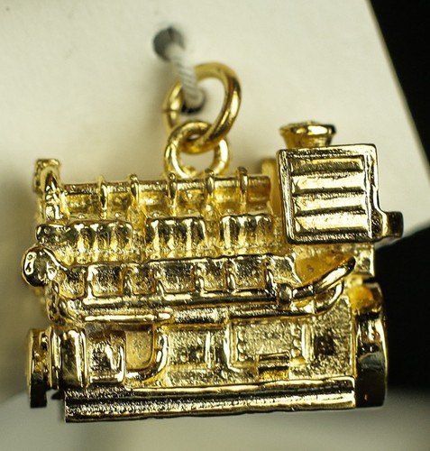 VINTAGE STERLING SILVER W/GOLD VERMEIL D398 ENGINE .925 CATERPILLAR 3D Charm NEW - Afbeelding 1 van 10