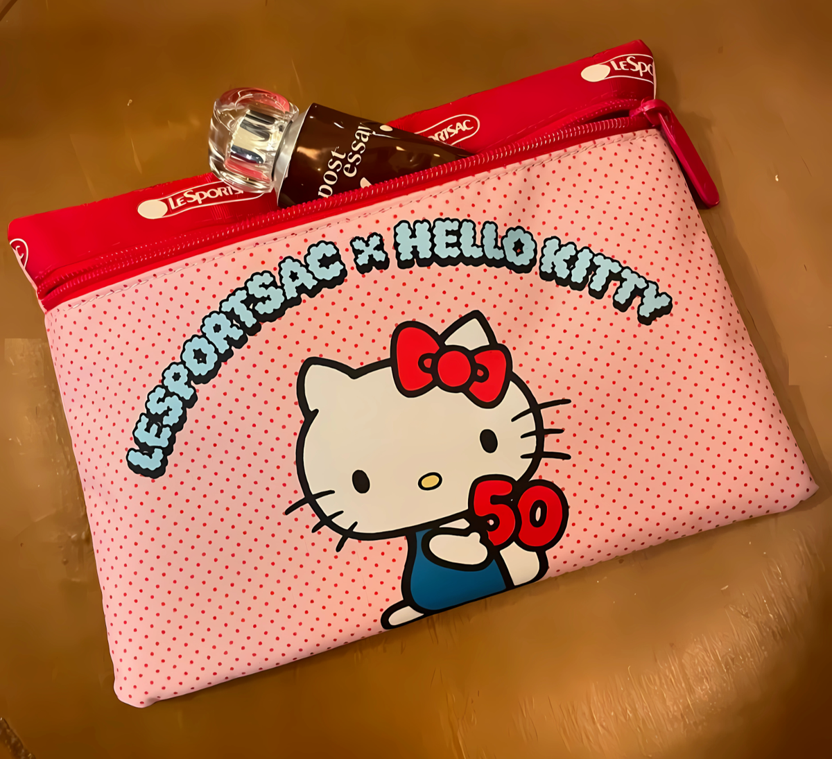 レスポートサック 3ZIP COSMETIC Hello Kitty LeSportsac X Hello Kitty 50th Anniversary Cosmetic Zipper