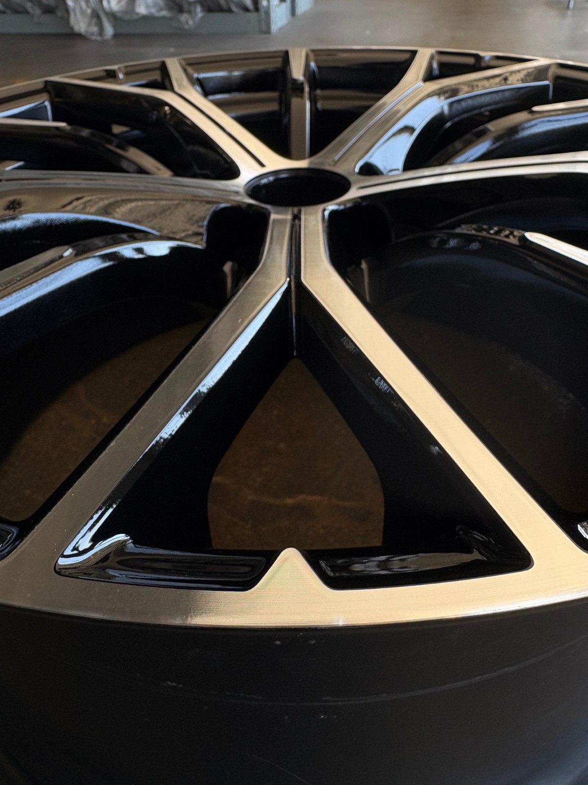 Maserati GranTurismo Wheel Black P/N 670266366