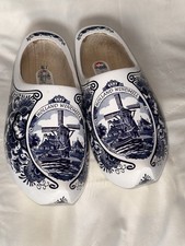 HOLLAND DUTCH WOODEN CLOG SHOES HAND CARVED WHITE DELFT BLUE WINDMILL Size 43-44