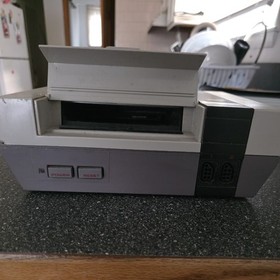 Nintendo Entertainment System NES Console - Gray (NES-001)