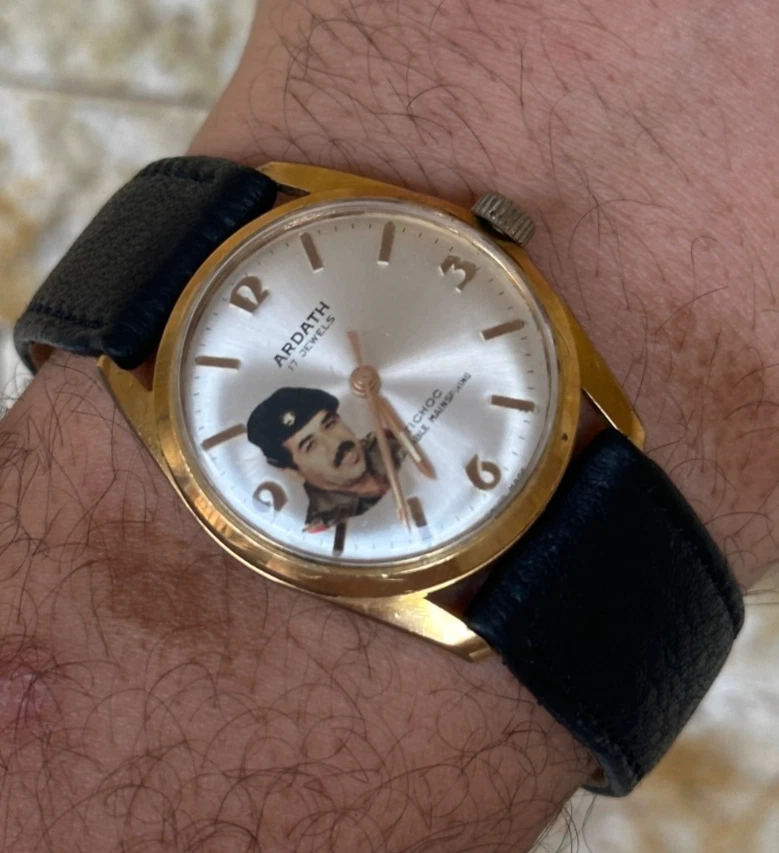Relógio Ardath Vintage Anos 70 Saddam Hussein Presidente do Iraque Raro 35mm Manual Masculino - Imagem 2 de 4