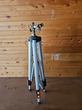 Melnor Pulsating Lawn Sprinkler Model 9610 Tripod Stand with Rotating Spray Head