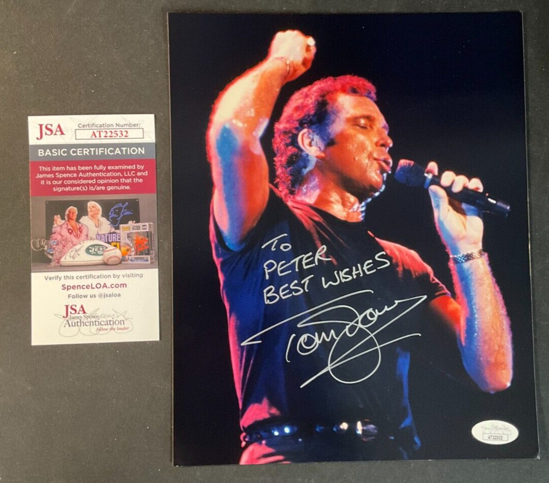 Foto firmada por Tom Jones 8x10 certificado JSA con certificado de autenticidad cantante galés "¡No es inusual" años 60!