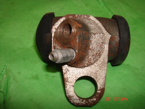 Wheel Cylinder Front Right Factory GM fits 65-70 Chevrolet Impala P/N 5465549 - Picture 2 of 3
