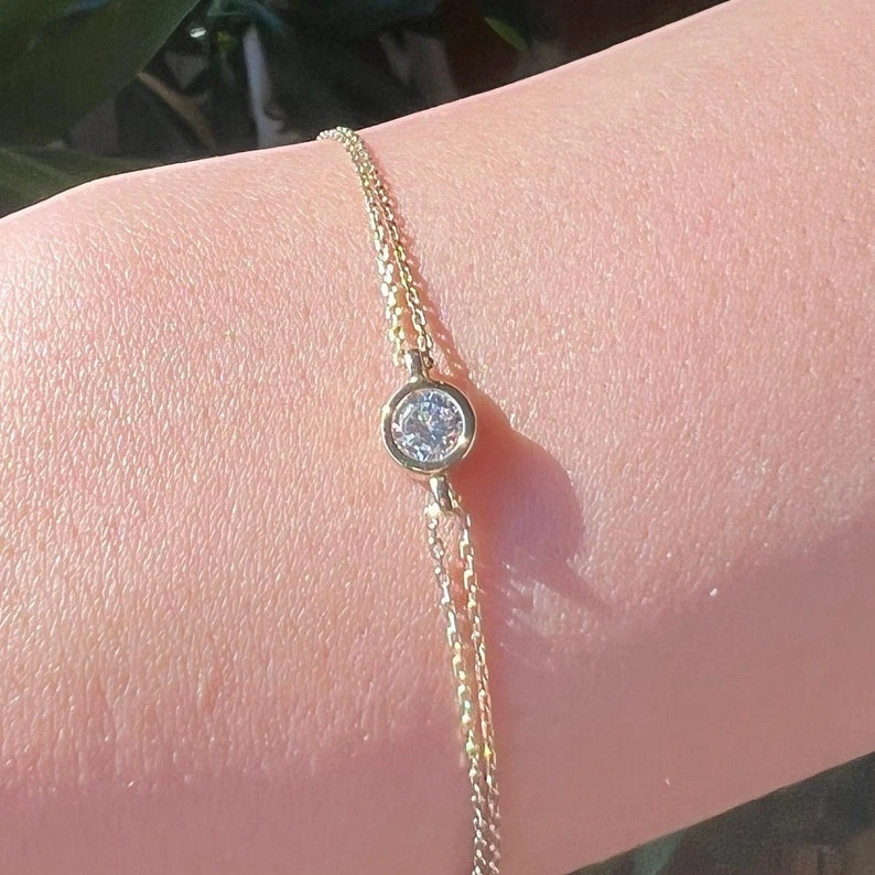 Brazalete de cadena de piedras preciosas redondas de circón blanco de plata de ley 925 Foto 2 de 4